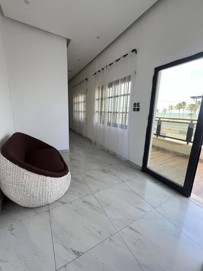 Villa luxueuse de 4 pièces avec jardin, terrasse et vue sur mer