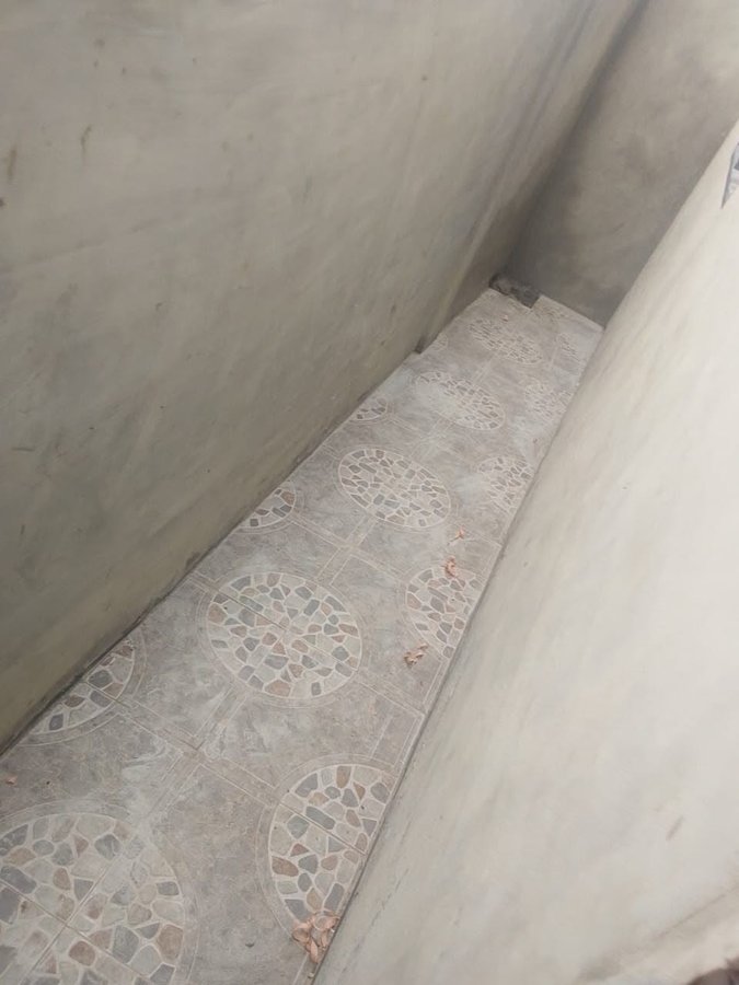Appartement neuf de standing avec sanitaires haut de gamme et arrière-cour