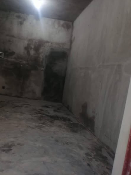 Magasin spacieux en location avec équipements essentiels en bordure de grande voie