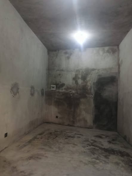 Magasin spacieux en location avec équipements essentiels en bordure de grande voie