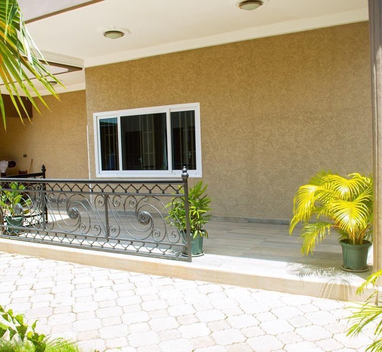 Villa luxueuse de 3 pièces meublée avec gardiennage jour et nuit