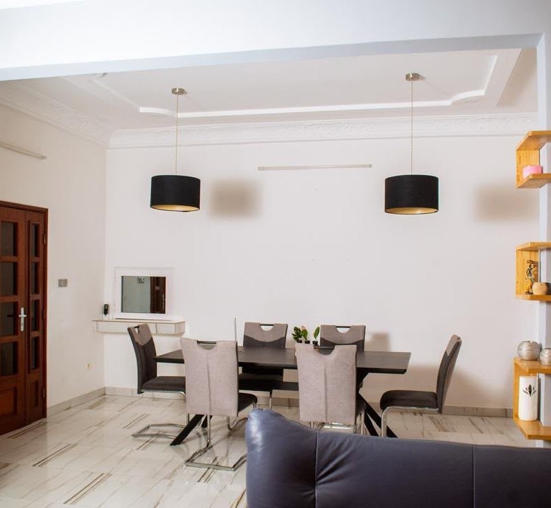 Villa luxueuse de 3 pièces meublée avec gardiennage jour et nuit