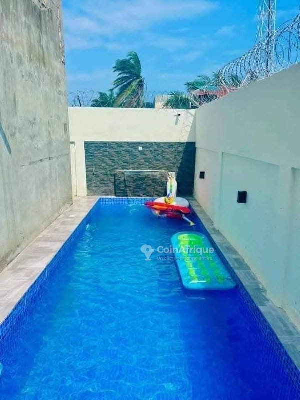 Villa luxueuse de 5 pièces avec piscine et jardin privatif