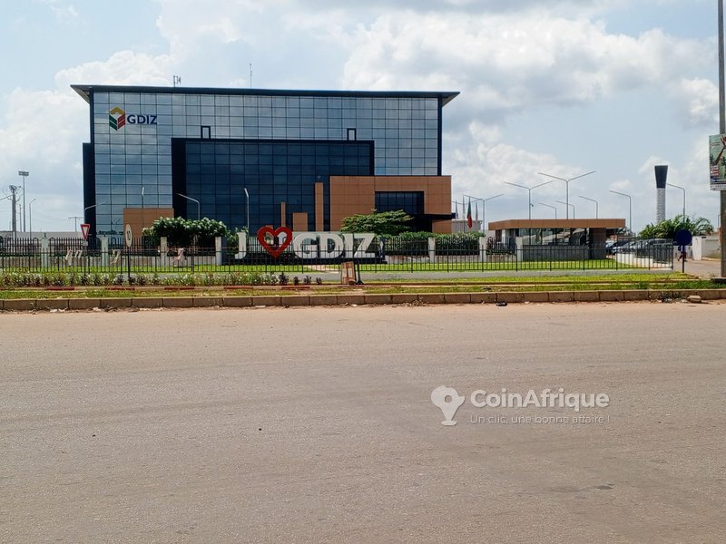 Terrain spacieux de 450 m² avec titre foncier - Opportunité unique près de la zone industrielle