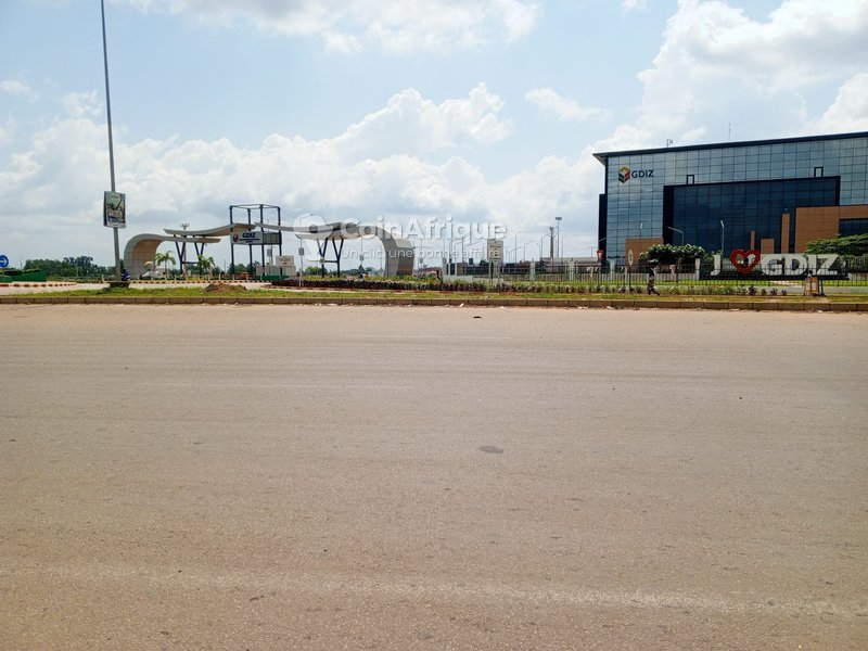 Terrain spacieux de 450 m² avec titre foncier - Opportunité unique près de la zone industrielle