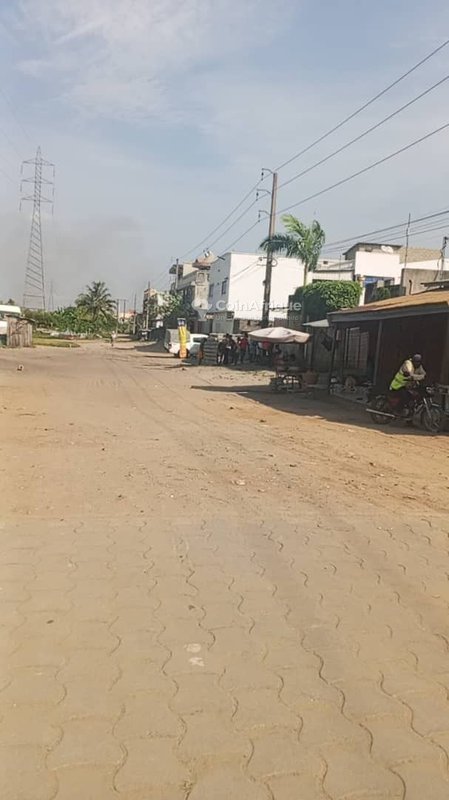 Terrain clôturé de 360 m² dans une zone résidentielle et facilement accessible