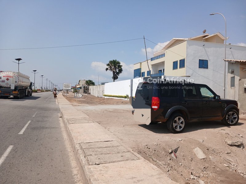 Terrain clôturé de 722 m² avec titre foncier personnel et documents légaux complets