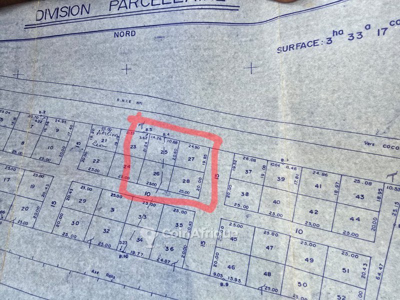 Terrain en angle de rue avec façade exceptionnelle de 50 mètres