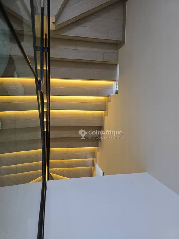 Villa luxueuse de 5 pièces avec terrasse offrant une vue imprenable et finitions haut de gamme