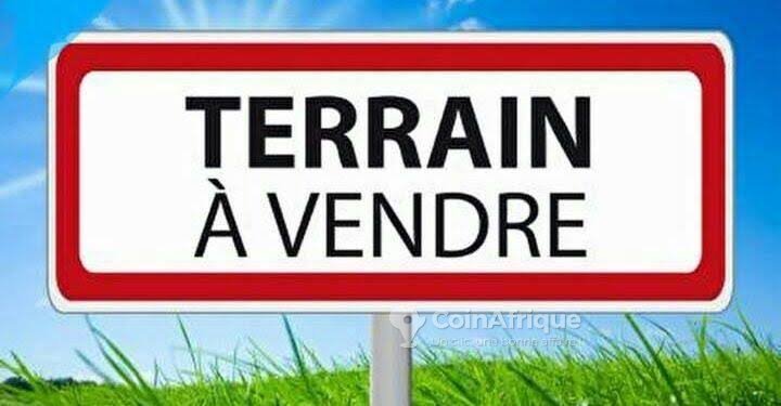 Terrain constructible de 1160 m² avec documents légaux complets