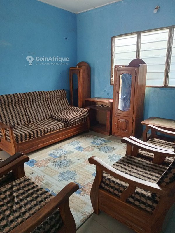 Maison de 2 pièces avec terrain spacieux et construction inachevée à potentiel