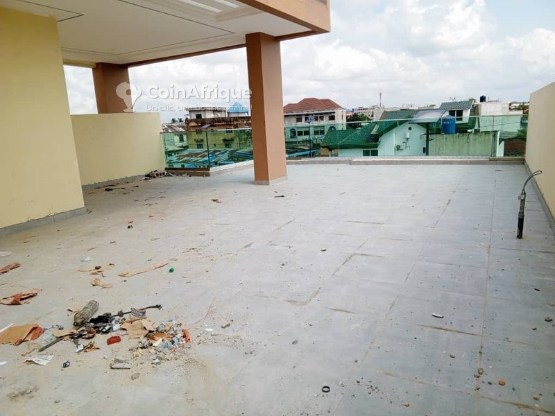 Villa luxueuse de 7 pièces avec jardin, climatisation et terrasses spacieuses