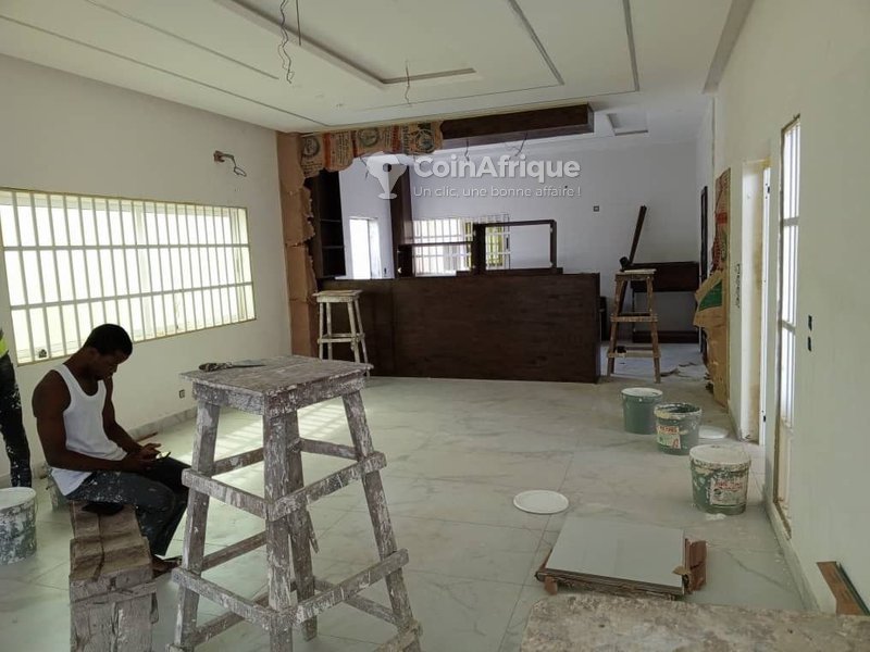 Villa luxueuse de 7 pièces avec jardin, climatisation et terrasses spacieuses