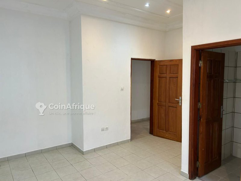 Villa luxueuse de 4 pièces avec climatisation et parking privé