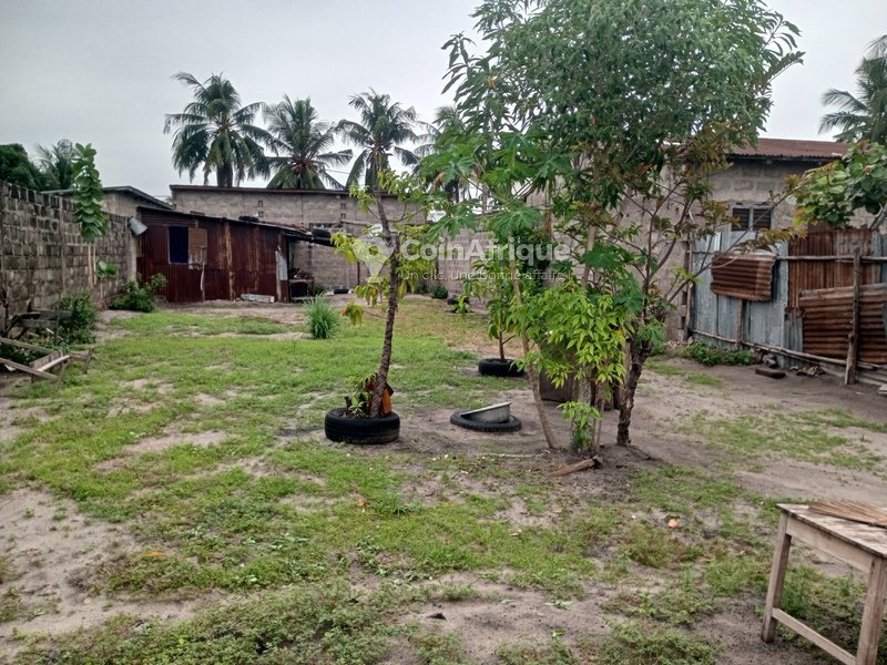 Terrain nu de 328 m² avec attestation de recasement et documents complets en angle de rue
