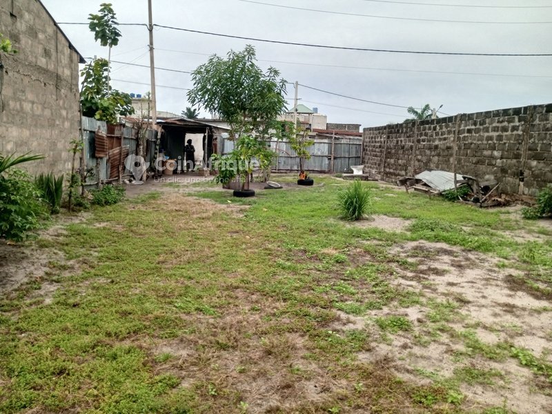 Terrain nu de 328 m² avec attestation de recasement et documents complets en angle de rue