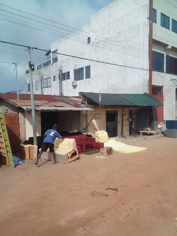 Terrain constructible de 325 m² avec titre foncier personnel et accès direct au goudron inter-États
