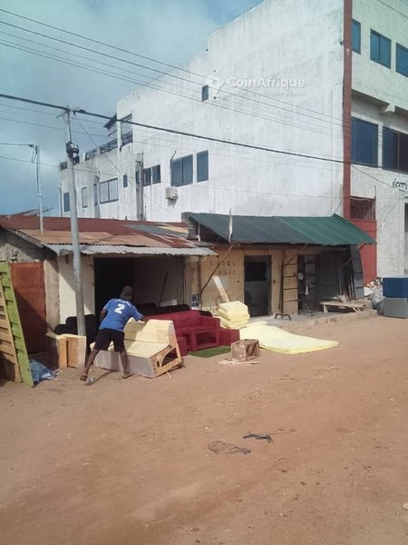 Terrain constructible de 325 m² avec titre foncier personnel et accès direct au goudron inter-États