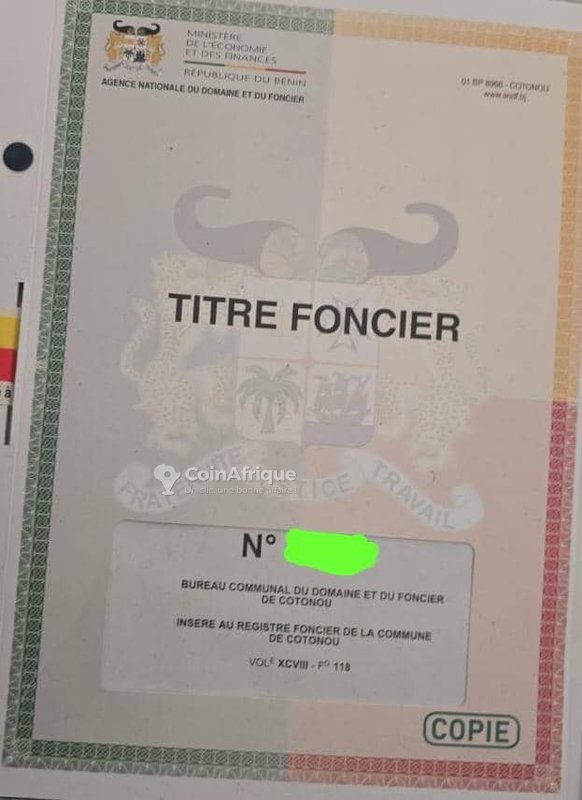 Terrain en angle de rue avec titre foncier et levé topographique