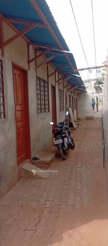 Villa spacieuse de 5 pièces avec forage et revenus locatifs