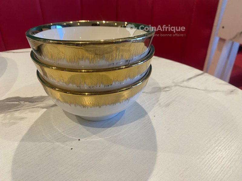 Magasin entièrement équipé avec clientèle existante et équipements de restauration