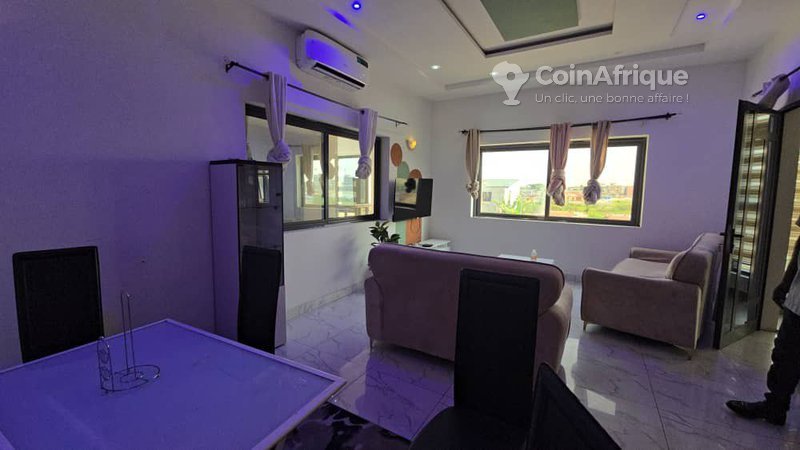 Immeuble R+3 meublé avec studios, chambres salon et bar à ciel ouvert