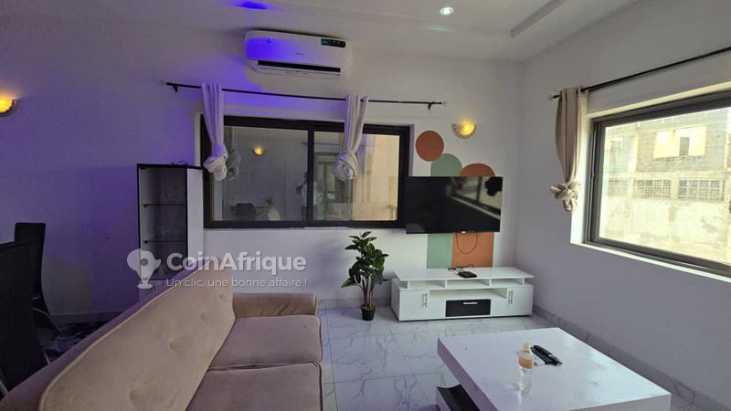 Immeuble R+3 meublé avec studios, chambres salon et bar à ciel ouvert