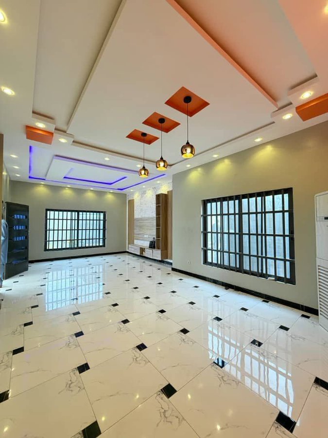 Villa luxueuse de 3 chambres avec cour gazonnée et climatisation intégrale