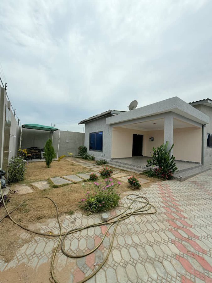 Villa luxueuse de 3 chambres avec cour gazonnée et climatisation intégrale