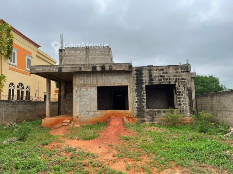 Villa spacieuse de 5 pièces avec titre foncier personnel en construction