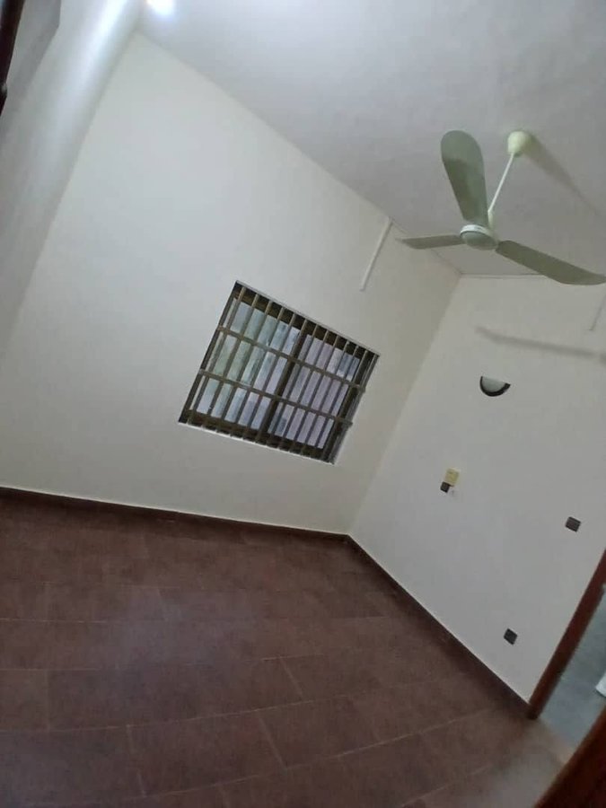 Appartement cosy de 2 pièces avec salles d'eau privatives et plafond staffé