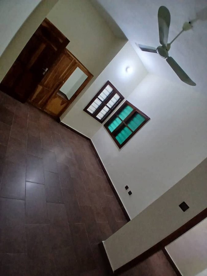 Appartement cosy de 2 pièces avec salles d'eau privatives et plafond staffé