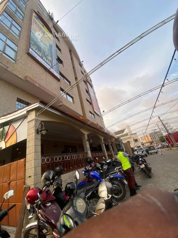 Immeuble R+7 de 47 appartements avec ascenseurs et restaurant au rez-de-chaussée