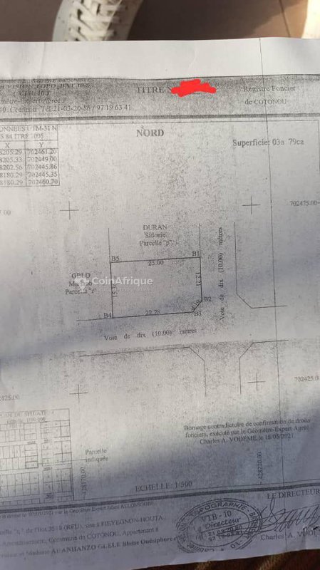 Terrain en vente - 379 m² avec titre foncier personnel et clôture en angle de rue