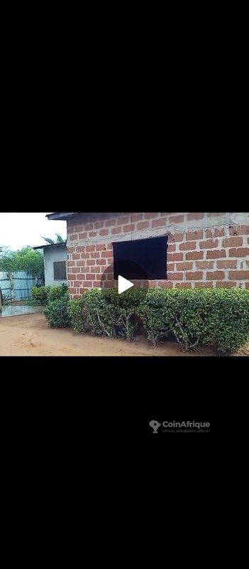 Maison de 3 pièces avec papiers légaux et toiture achevée en angle de rue