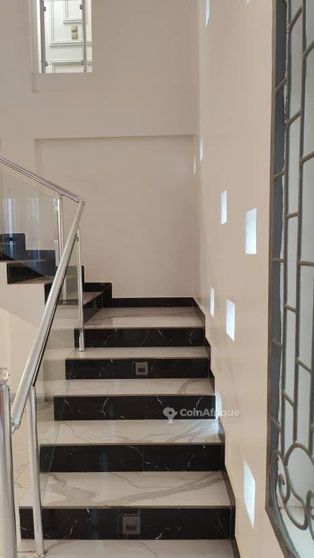 Villa luxueuse de 5 pièces avec piscine et espaces verts