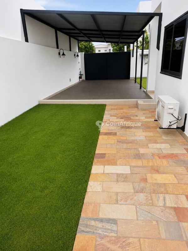 Villa luxueuse de 6 pièces avec jardin et garage double à Akpakpa