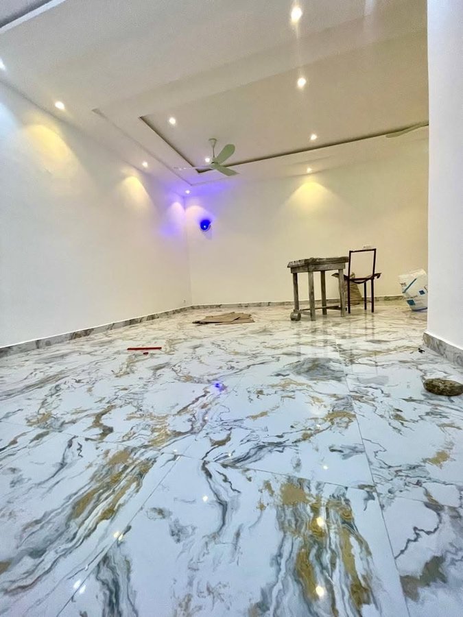 Appartement de 2 pièces avec sanitaires haut standing et véranda spacieuse