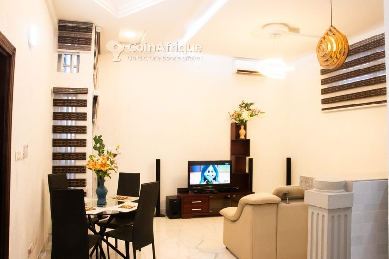 Immeuble luxueux de 6 pièces avec terrasse de fête et appartements meublés