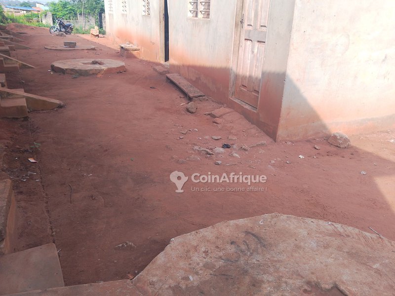 Maison locative spacieuse de 9 pièces avec revenus mensuels attractifs