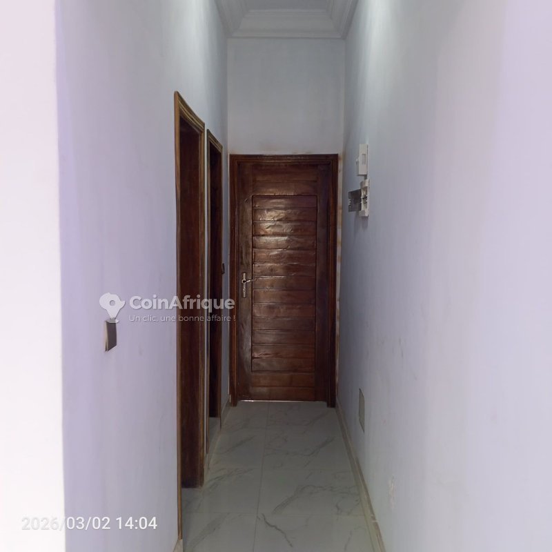 Villa chambre-salon haut standing avec équipements modernes et rangements intégrés