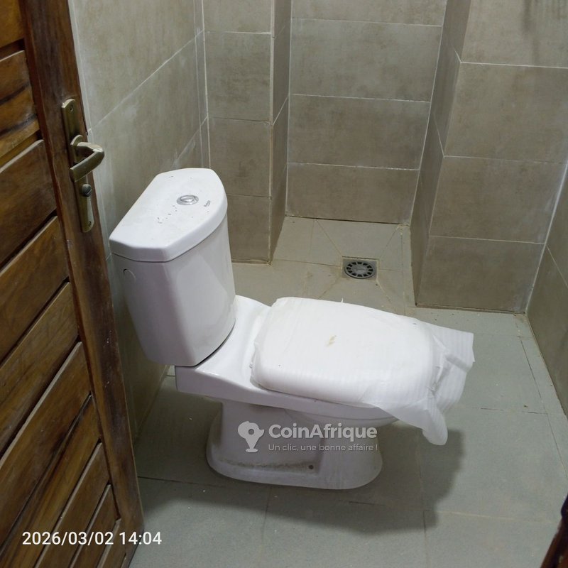 Villa chambre-salon haut standing avec équipements modernes et rangements intégrés