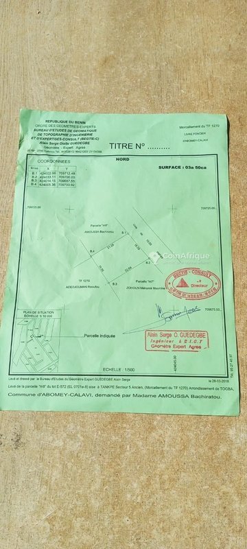 Terrain clôturé de 350m² avec documents à jour - Emplacement stratégique