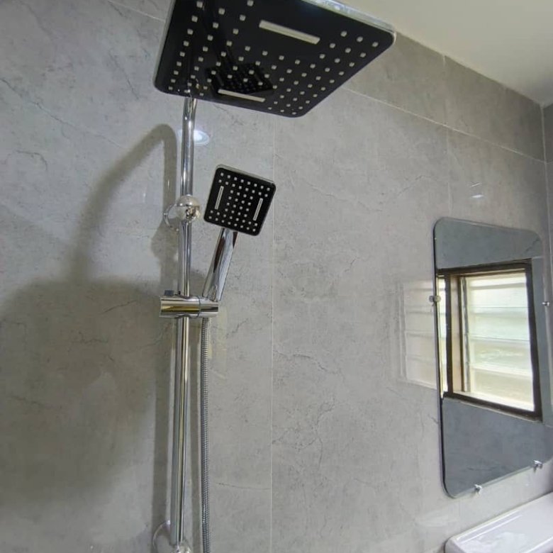 Appartement moderne de 3 pièces avec entrée personnelle et balcon