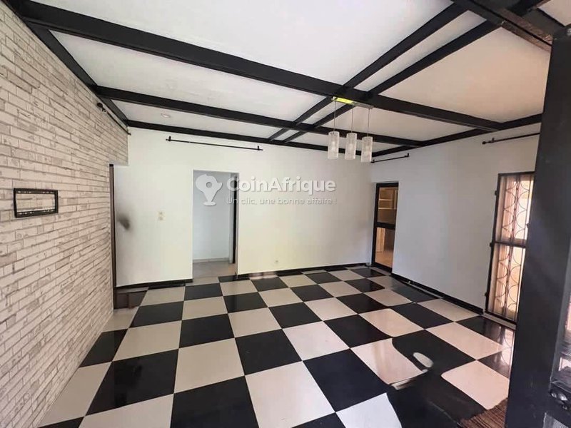 Villa spacieuse de 3 pièces avec jardin et dépendance