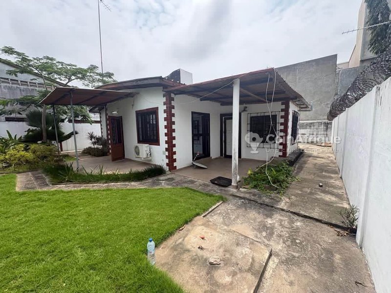 Villa spacieuse de 3 pièces avec jardin et dépendance