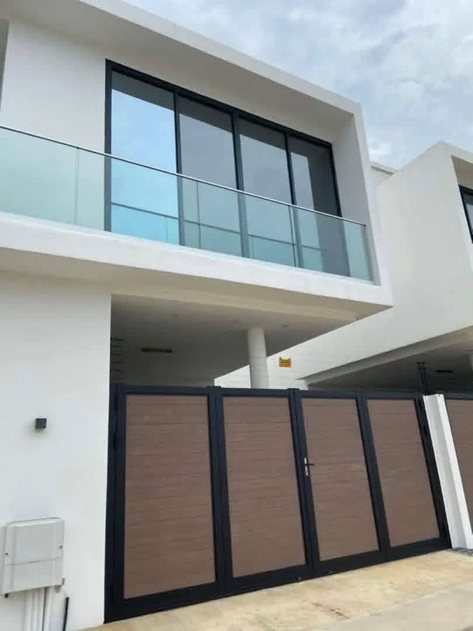 Villa luxueuse de 4 pièces avec piscine privée et jardin aménagé