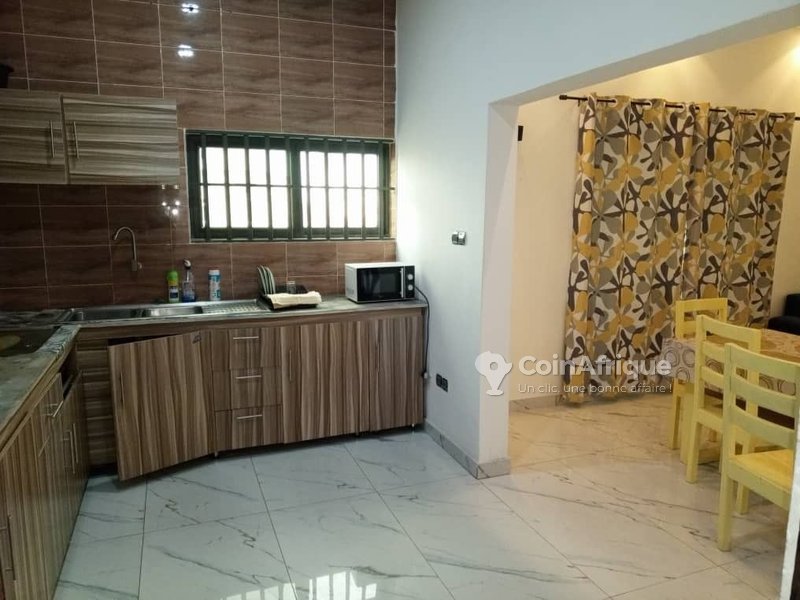 Appartement meublé de 5 pièces avec climatisation, balcon spacieux et garage double