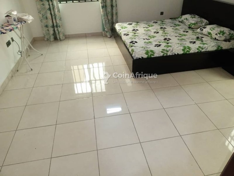 Appartement meublé de 5 pièces avec climatisation, balcon spacieux et garage double