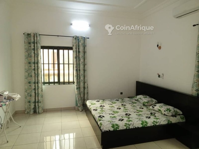 Appartement meublé de 5 pièces avec climatisation, balcon spacieux et garage double